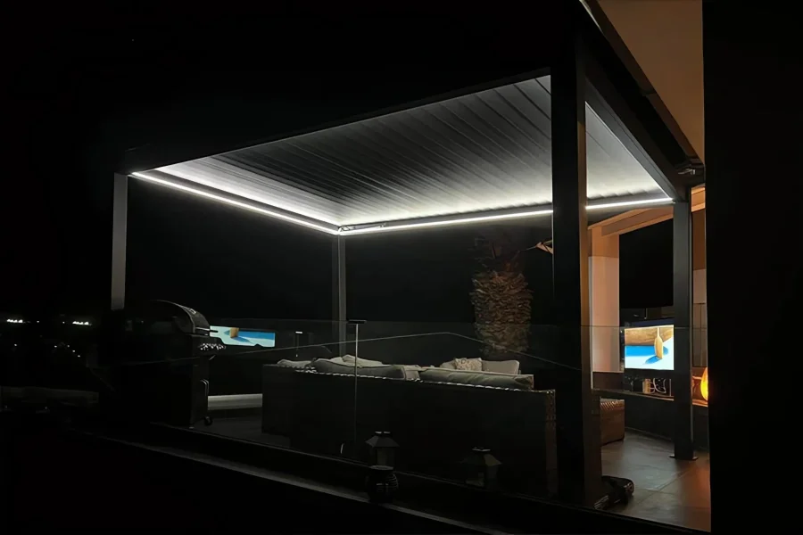 BL-910 Pergola Bioclimatica Grigio Antracite Notte Luci LED Terrazzo