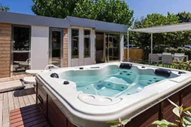 CAMPING & RESORT