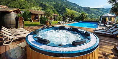 Hotel equipped with Beauty Luxury spa pool